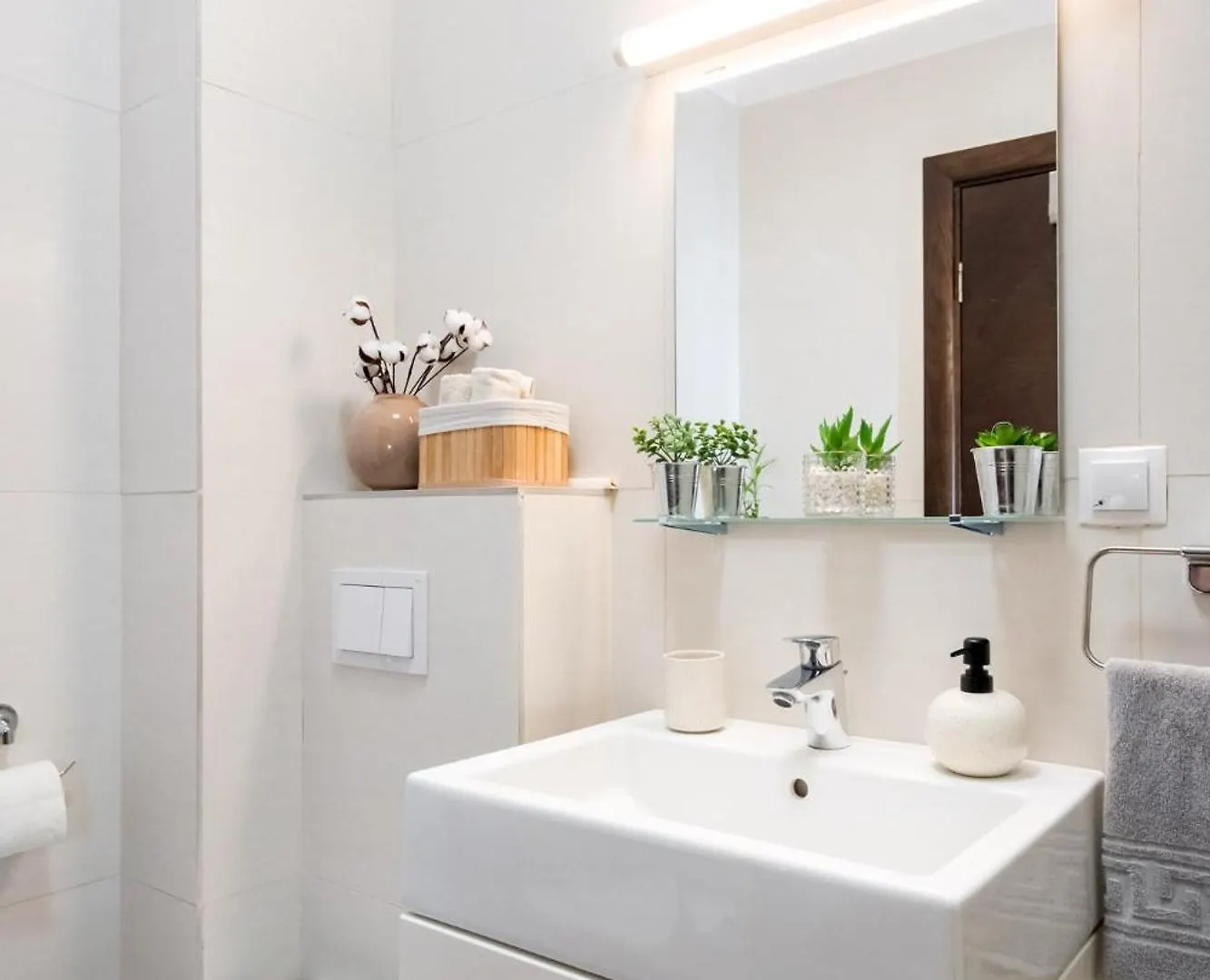 Urban Jungle Apartment Bucharest