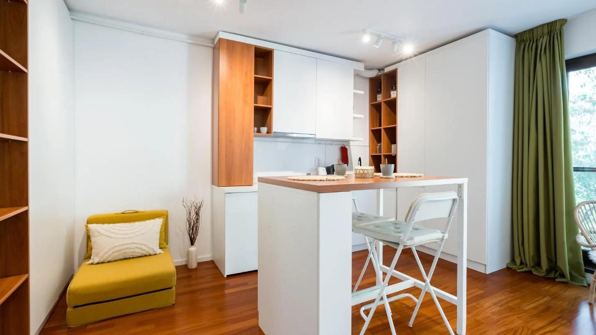 Urban Jungle Apartment Bucharest