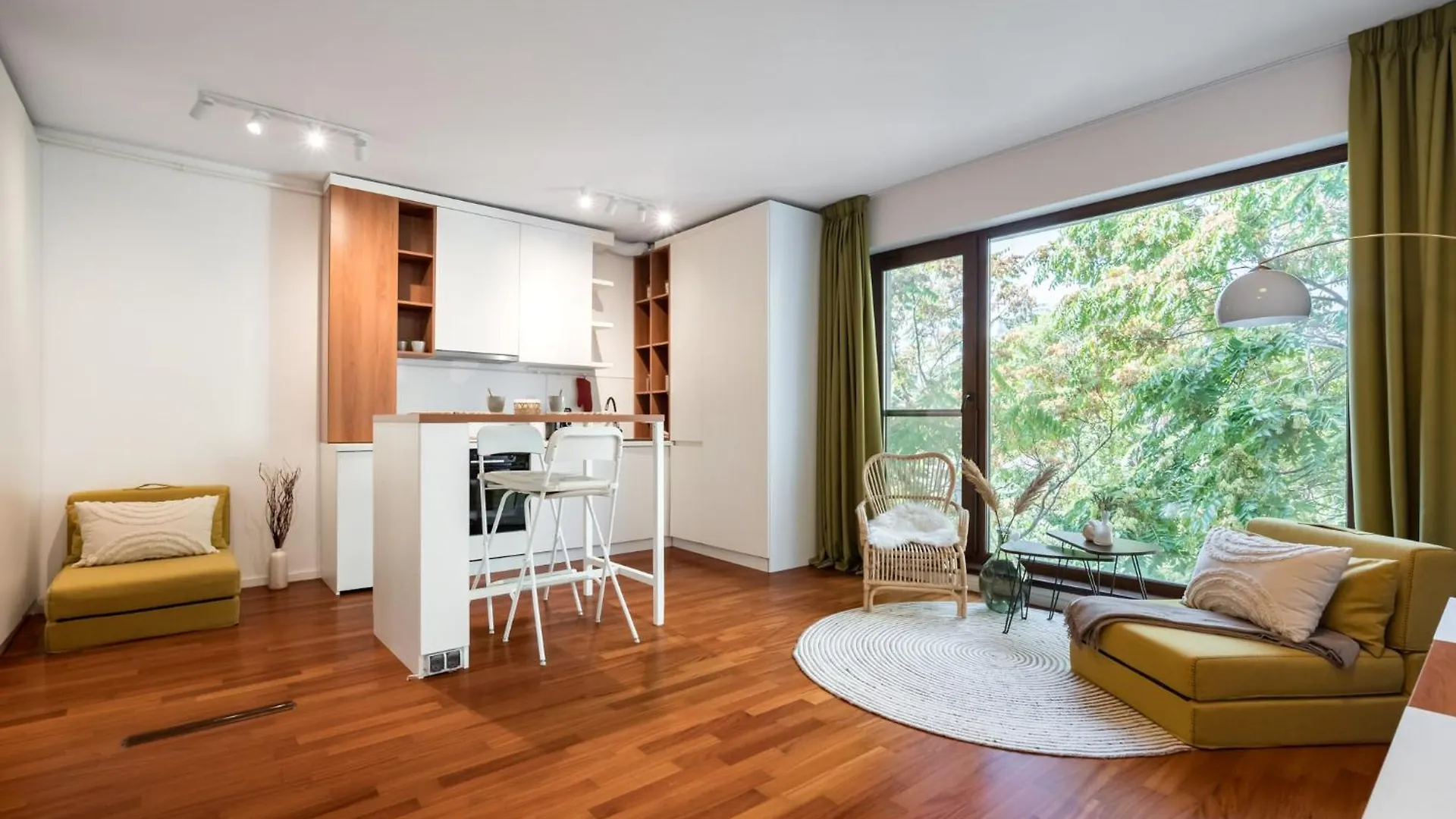 Urban Jungle Apartment Bucharest