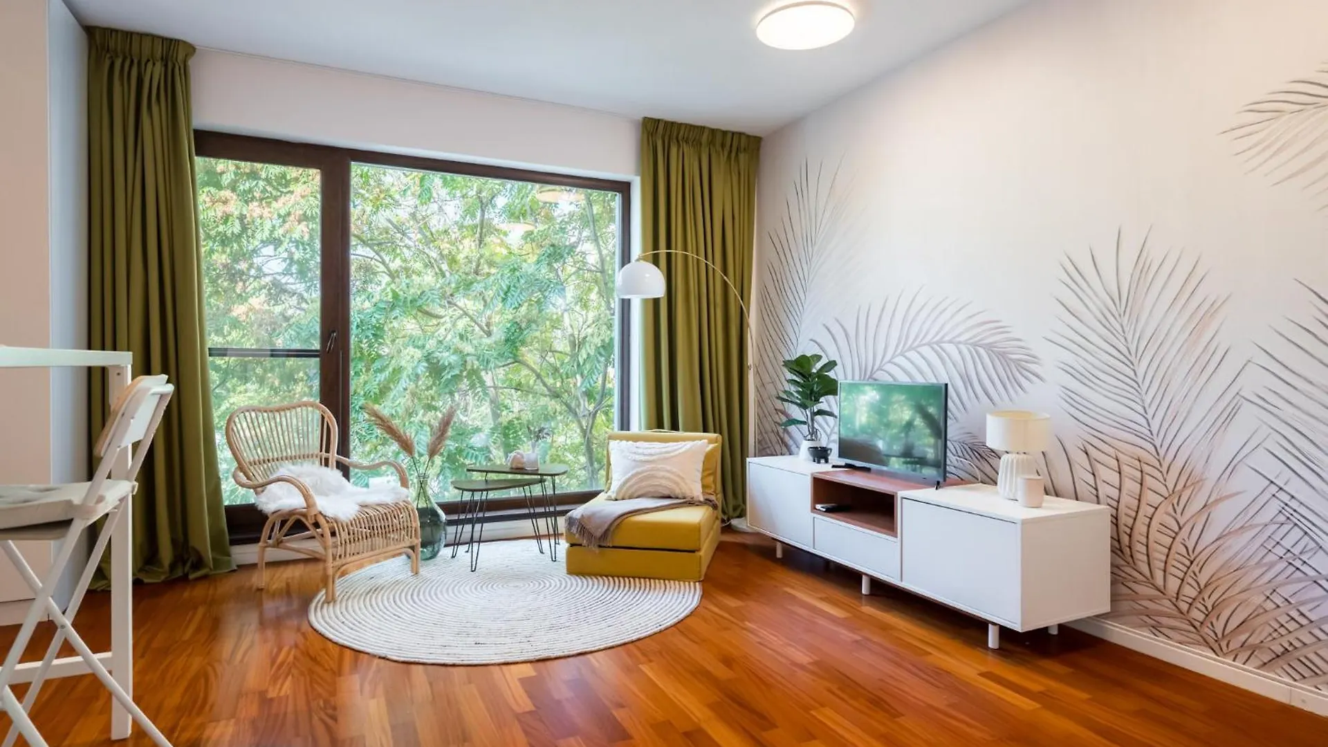 Urban Jungle Apartment Bucharest