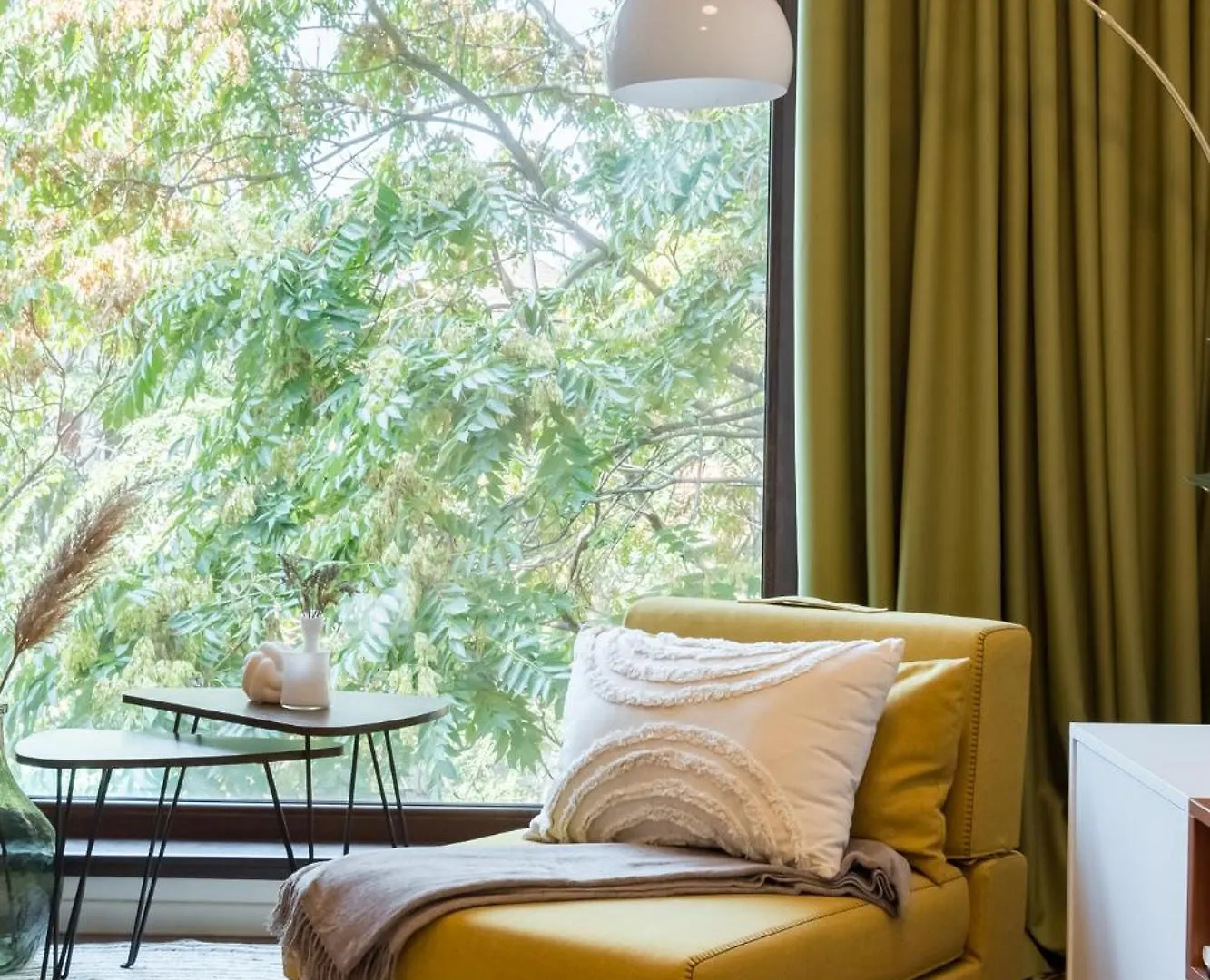 Urban Jungle Apartment Bucharest
