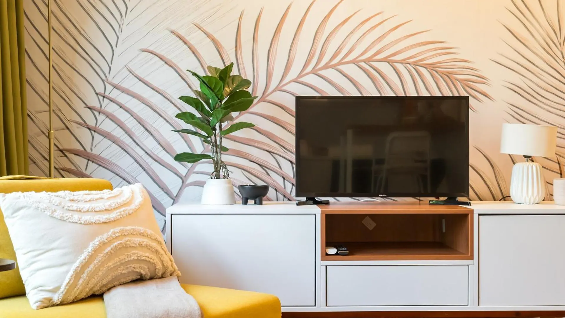 Urban Jungle Apartment Bucharest